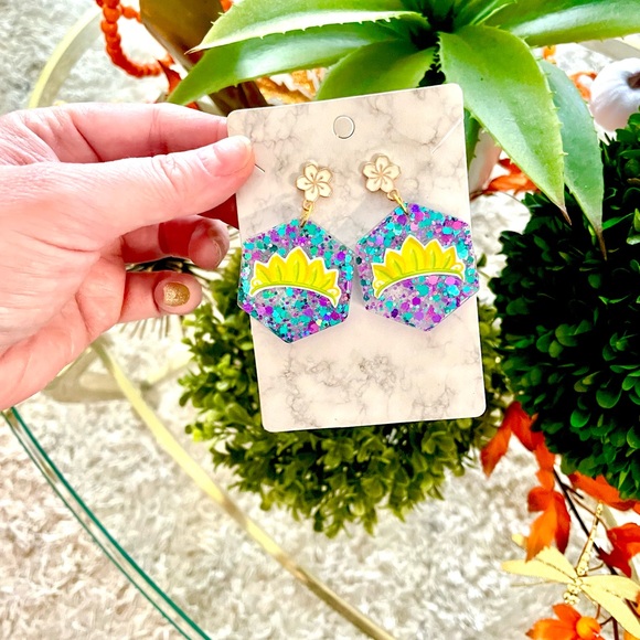 Tiana’s Crown Acrylic Earrings - Picture 3 of 4